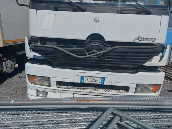 27#7675 Autocarro isotermico Mercedes in vendita - foto 3