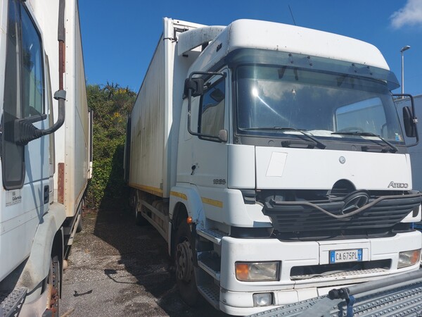 27#7675 Autocarro isotermico Mercedes in vendita - foto 4