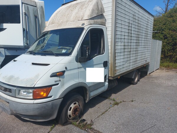 5#7675 Autocarro furgonato Iveco e semirimorchio isotermico Menci in vendita - foto 1