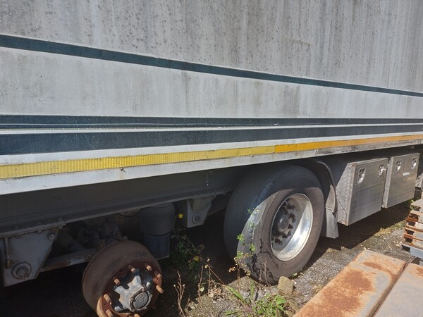 5#7675 Autocarro furgonato Iveco e semirimorchio isotermico Menci in vendita - foto 3