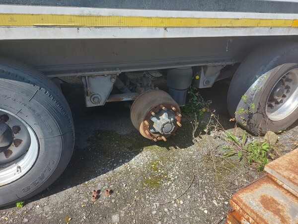 5#7675 Autocarro furgonato Iveco e semirimorchio isotermico Menci in vendita - foto 5