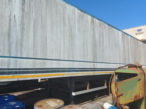 5#7675 Autocarro furgonato Iveco e semirimorchio isotermico Menci in vendita - foto 7