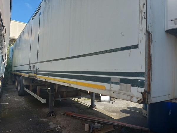 5#7675 Autocarro furgonato Iveco e semirimorchio isotermico Menci in vendita - foto 10