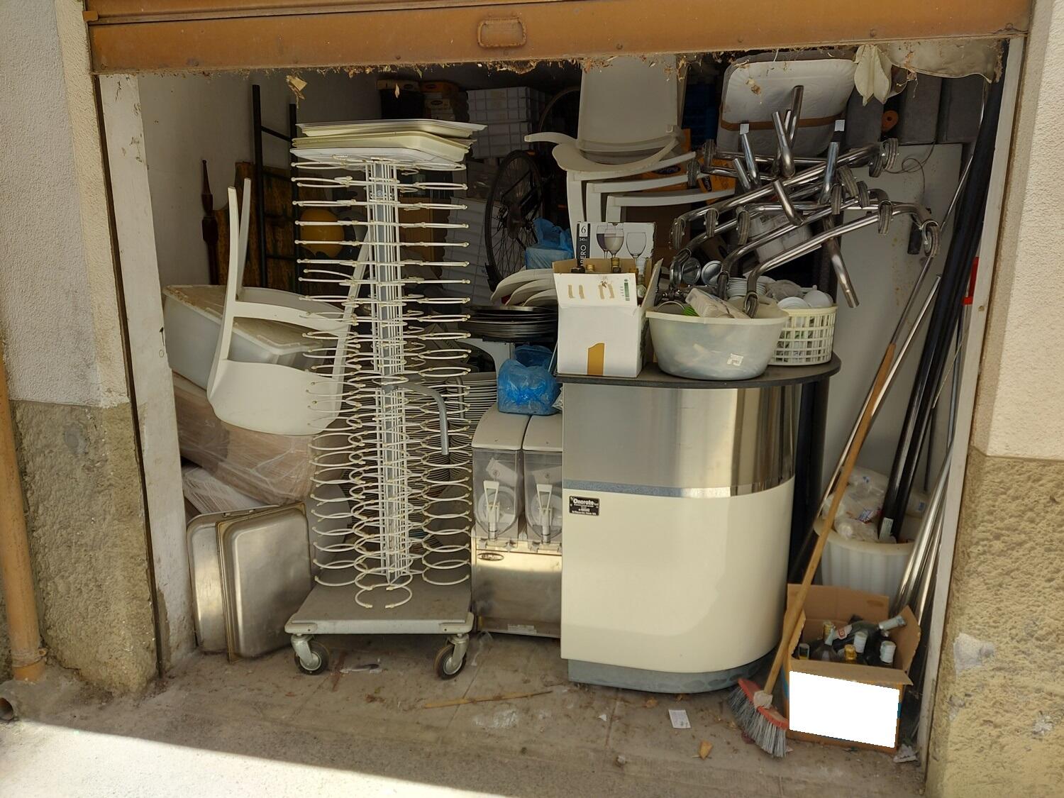 Lot Equipment and furnishings for catering