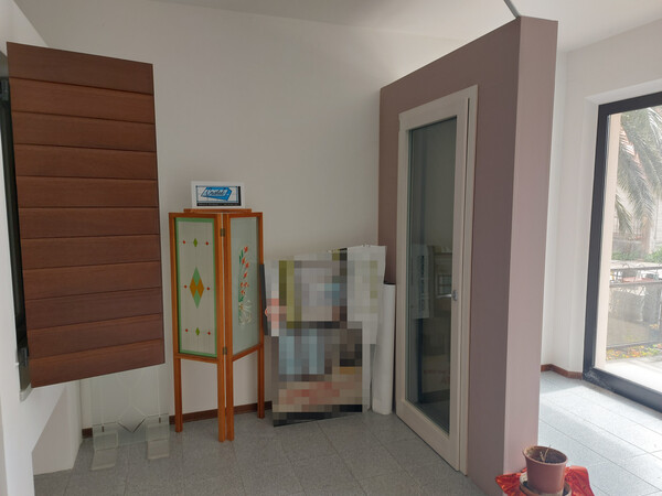 3#7700 Arredi ufficio e infissi in vendita - foto 8