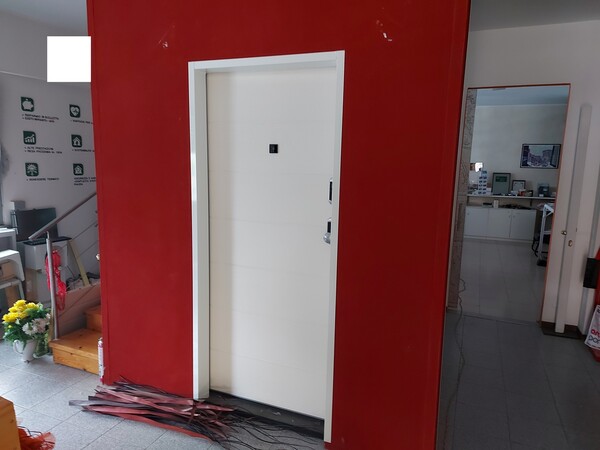 3#7700 Arredi ufficio e infissi in vendita - foto 13