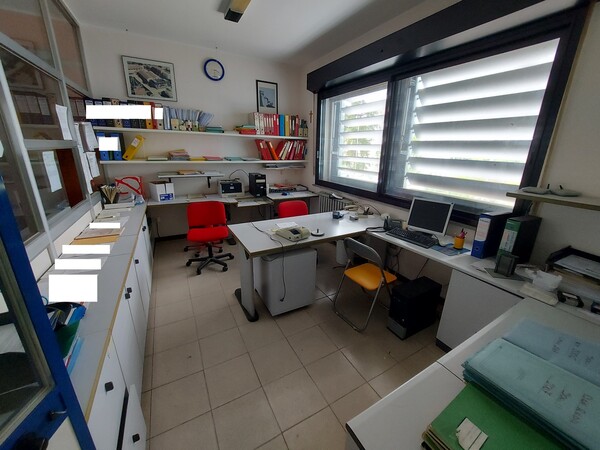 3#7700 Arredi ufficio e infissi in vendita - foto 17