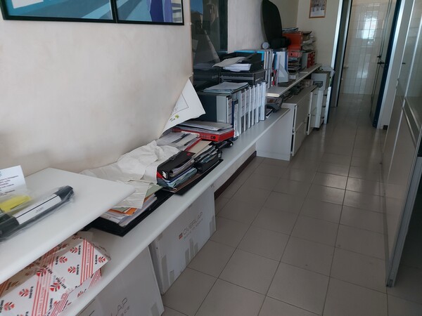 3#7700 Arredi ufficio e infissi in vendita - foto 18