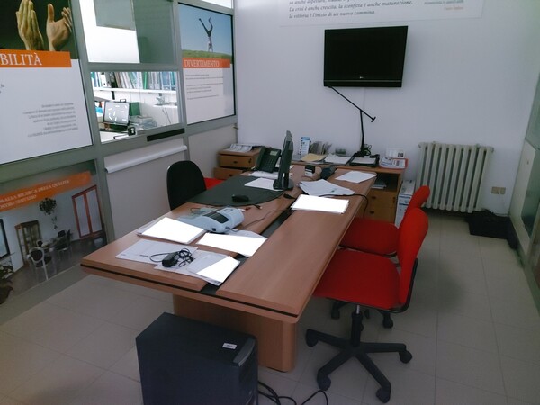 3#7700 Arredi ufficio e infissi in vendita - foto 19