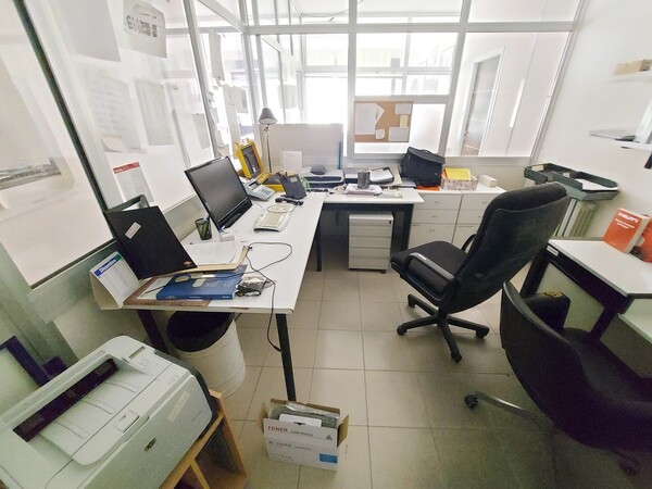 3#7700 Arredi ufficio e infissi in vendita - foto 22