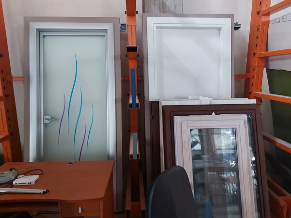 3#7700 Arredi ufficio e infissi in vendita - foto 45