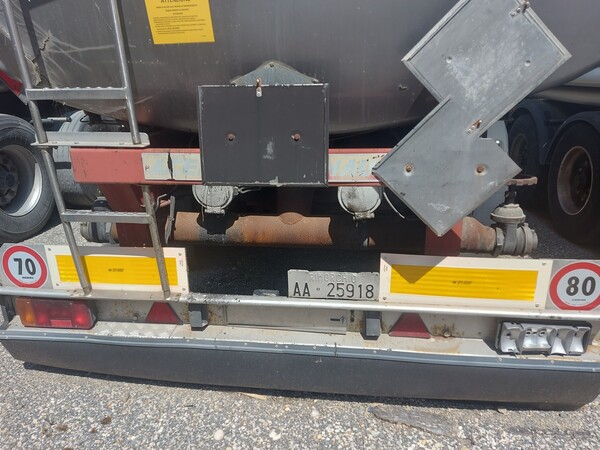 3#7713 Semirimorchio con cisterna Officina Serbatoi meccanici e Affini in vendita - foto 2