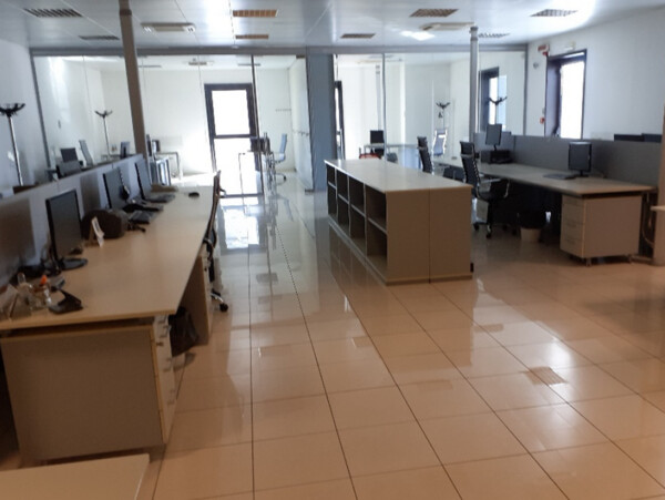 10#7714 Arredamento ed attrezzature per ufficio in vendita - foto 12