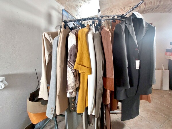 1#7720 Magazzino di abbigliamento in vendita - foto 1