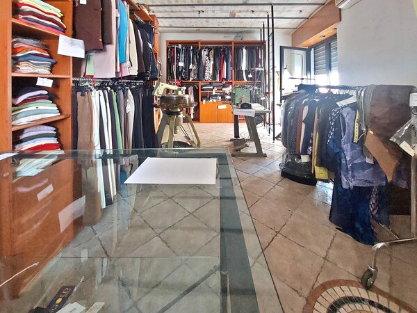 1#7720 Magazzino di abbigliamento in vendita - foto 2