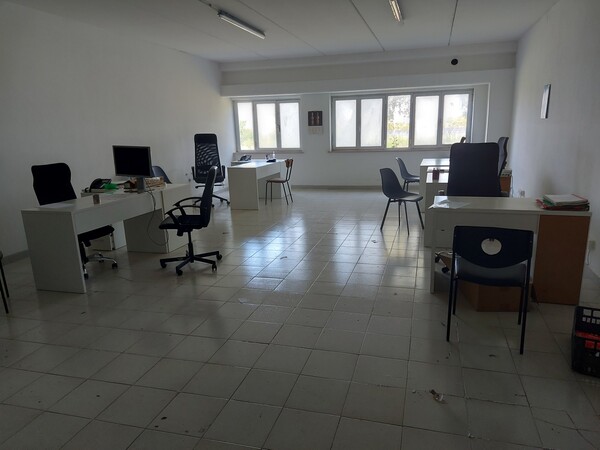 46#7725 Arredi ufficio in vendita - foto 1