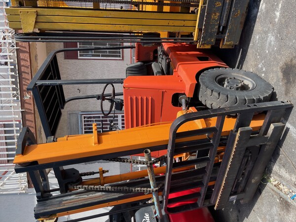 Carrelli elevatori in vendita
