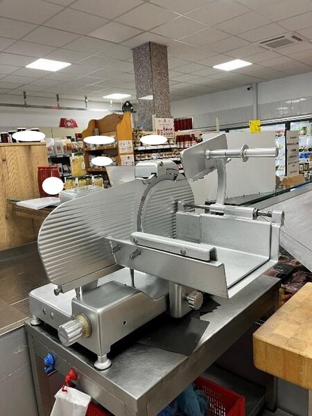 1#7741 Compendio di azienda dedita alla macellazione e al commercio all'ingrosso di bestiame in vendita - foto 50