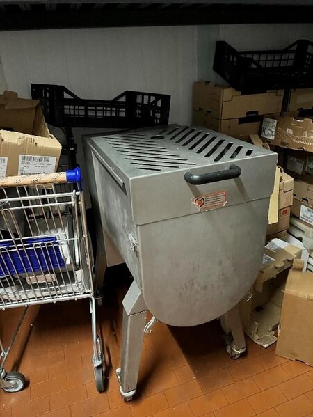 1#7741 Compendio di azienda dedita alla macellazione e al commercio all'ingrosso di bestiame in vendita - foto 65