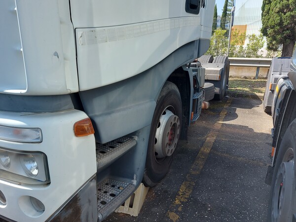1#7744 Motrice per semirimorchio Iveco in vendita - foto 4