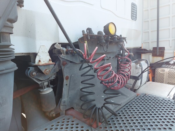 1#7744 Motrice per semirimorchio Iveco in vendita - foto 5