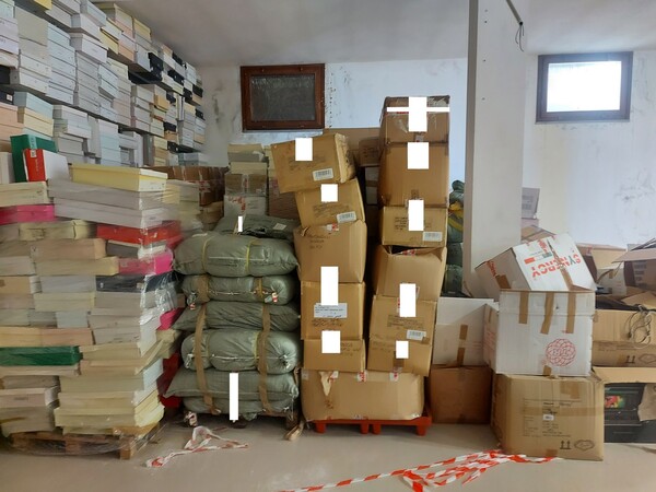 2#7749 Capi di abbigliamento e accessori in vendita - foto 4