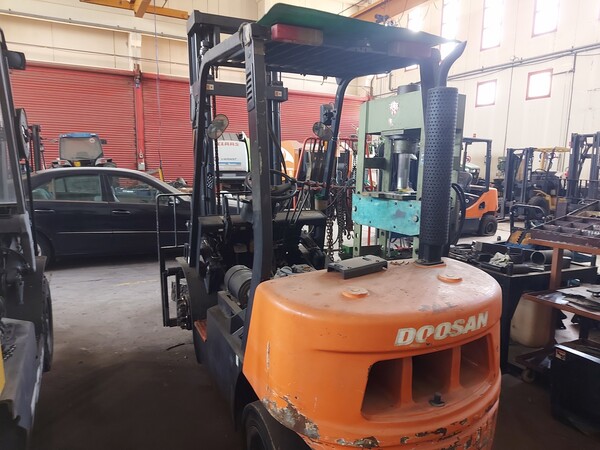 16#7773 Carrello elevatore Doosan in vendita - foto 3