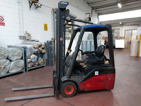 Carrelli elevatori in vendita