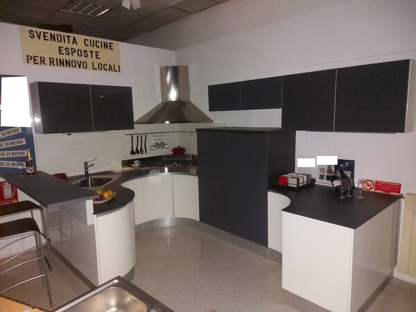16#7776 Cucina componibile sagomata in vendita - foto 1