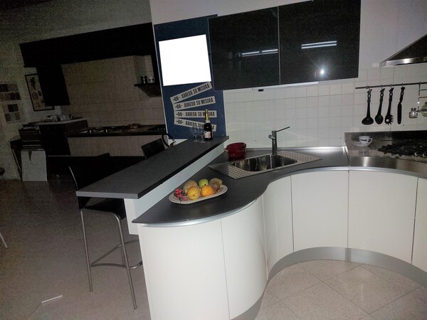 16#7776 Cucina componibile sagomata in vendita - foto 2