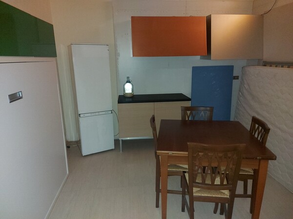 9#7776 Tavolo in legno e frigor AEG in vendita - foto 1
