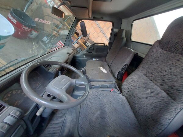 24#7780 Autocarro Isuzu in vendita - foto 2