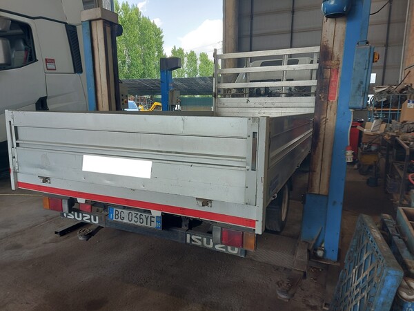 24#7780 Autocarro Isuzu in vendita - foto 5
