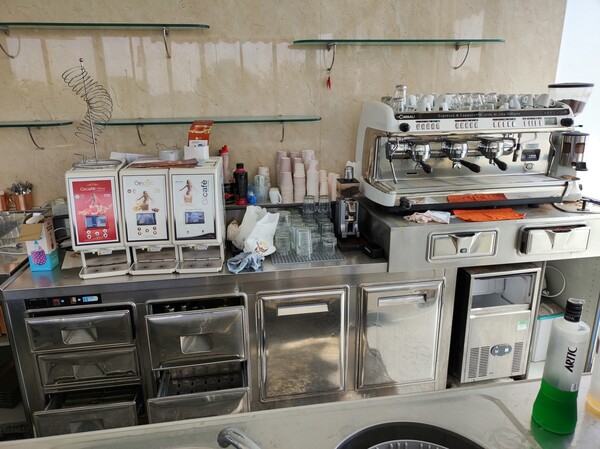 4#7788 Attrezzatura e arredamento da bar in vendita - foto 1