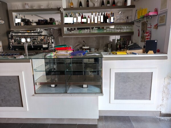 5#7789 Attrezzatura e arredamento da bar in vendita - foto 2