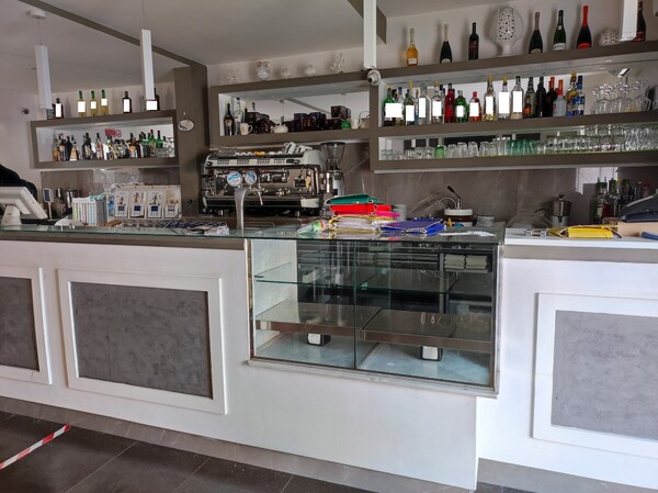 5#7789 Attrezzatura e arredamento da bar in vendita - foto 3