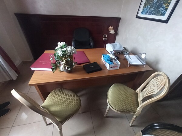1#7809 Arredamento e complementi d'ufficio in vendita - foto 4
