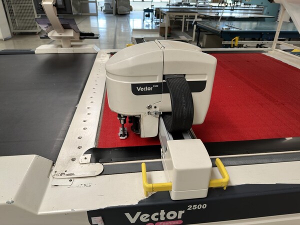2#7821 Macchina da taglio automatica Lectra Vector2500 in vendita - foto 10