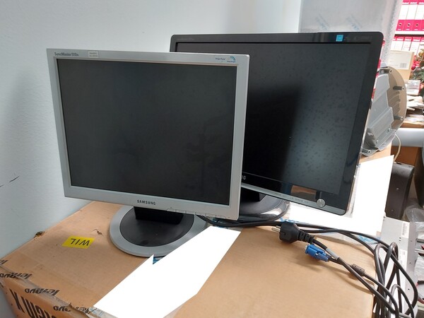 1#7826 Arredi e macchine elettroniche da ufficio in vendita - foto 81