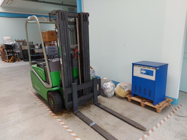 Carrelli elevatori in vendita