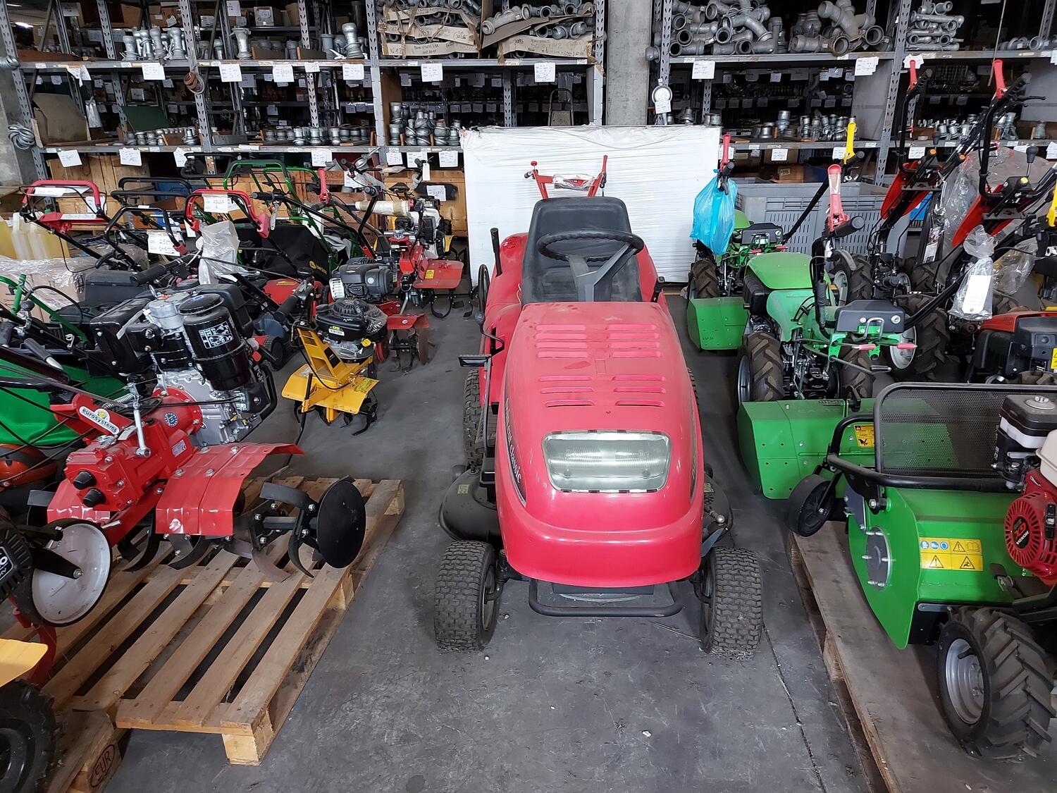 Lot Gardena lawn tractor