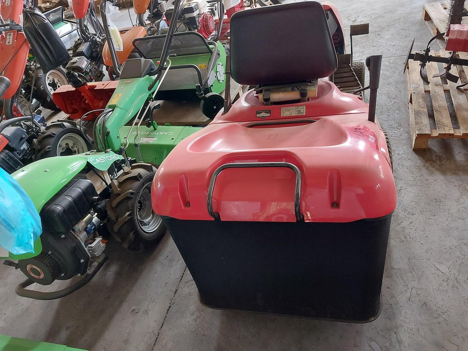 Lot Gardena lawn tractor