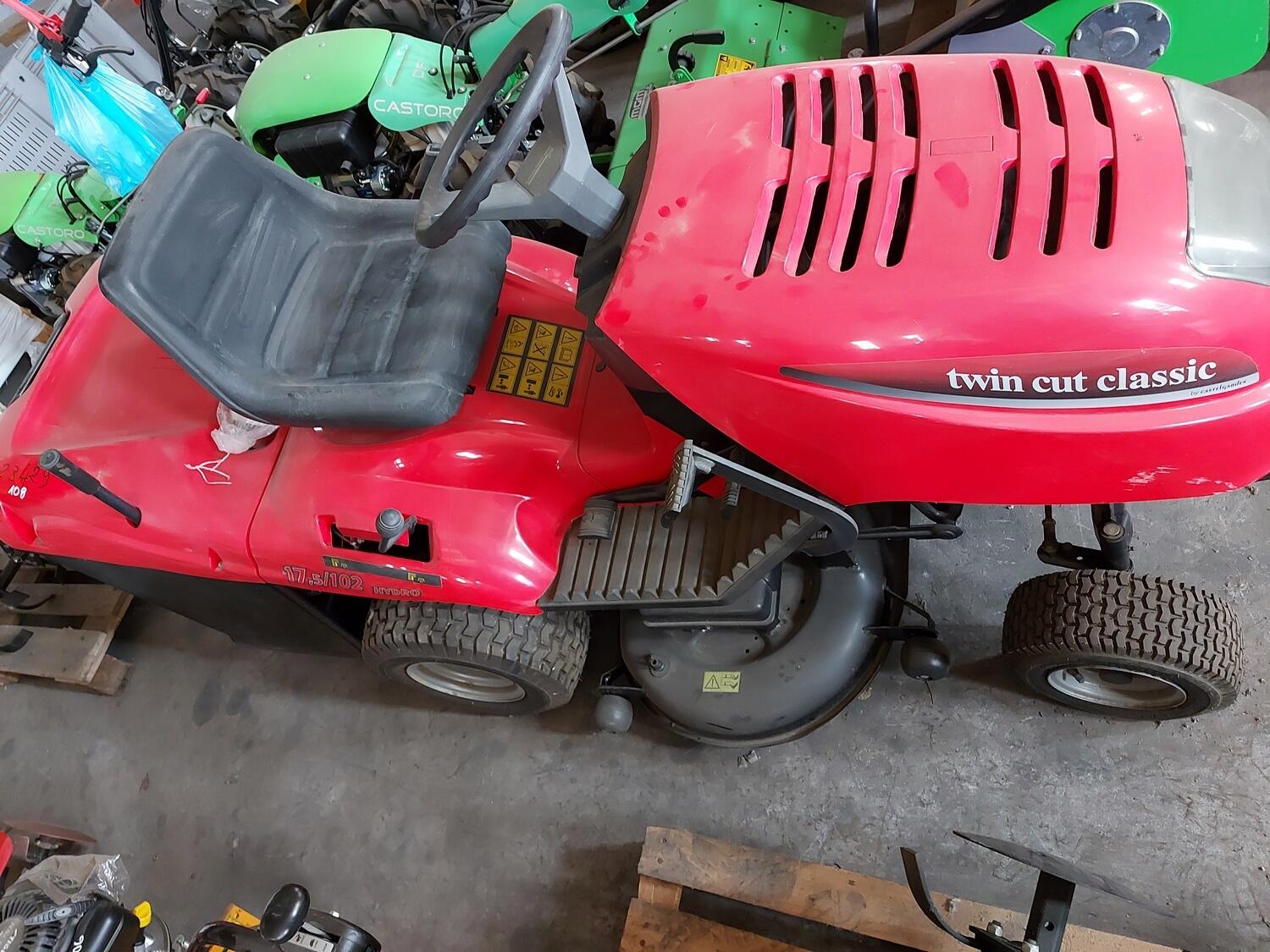 Lot Gardena lawn tractor