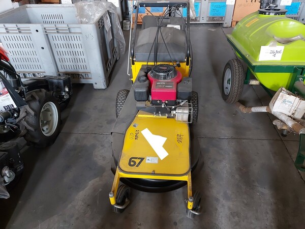 120#7834 Rasaerba professionale 67 Hp in vendita - foto 2