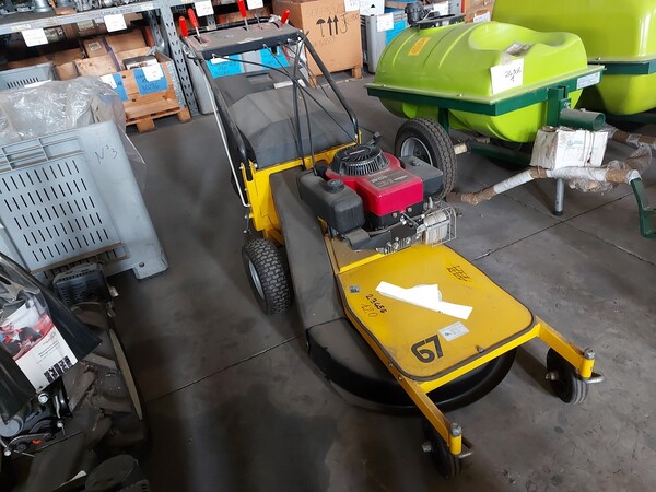 120#7834 Rasaerba professionale 67 Hp in vendita - foto 10
