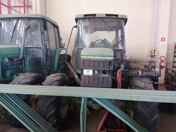 60#7834 Trattore John Deere 6100DT in vendita - foto 2