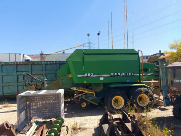 65#7834 Pressa John Deere 690 in vendita - foto 1