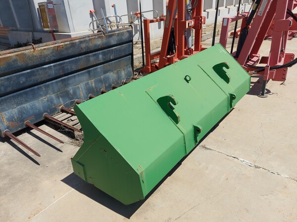 70#7834 Benna e forca rotoballe Angeloni in vendita - foto 1