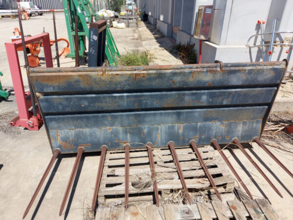 71#7834 Forca letamene Merlo e forca rotoballe Landini in vendita - foto 3