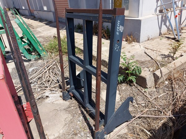 71#7834 Forca letamene Merlo e forca rotoballe Landini in vendita - foto 7